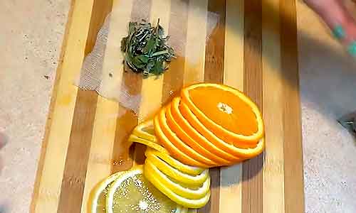 нарезаем лимоны с апельсинами