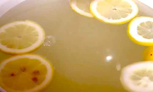 нагреваем сок добавляем лимоны
