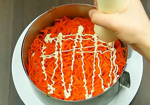 раскладываем морковь по-корейски