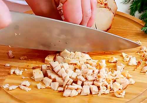 нарезание курицы мелким кубиком для салата
