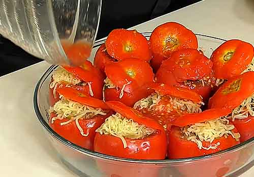 поливание томатным соком перед духовкой
