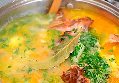 Гороховый суп с копчеными ребрышками пошагово