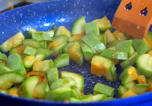 Салат из кабачков с помидорами и чесноком