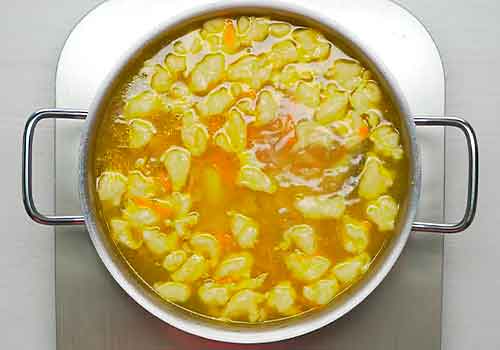 Суп с клецками на курином бульоне с фото