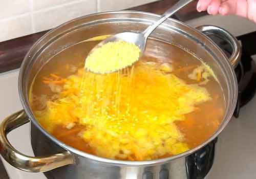 Суп с клецками на курином бульоне с фото