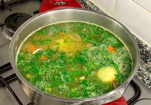 Рыбный суп из консервов с рисом и картошкой