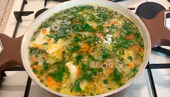 Рыбный суп из консервов с рисом и картошкой