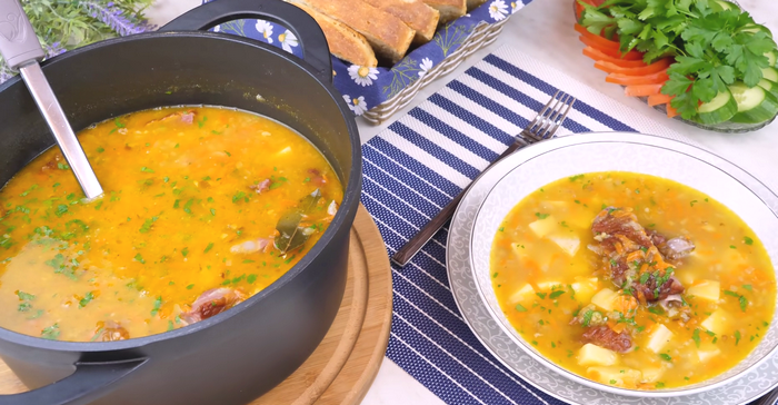 Гороховый суп с курицей картошкой и копченой колбасой
