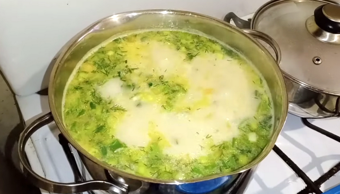 Сырный суп с вермишелью из плавленых сырков