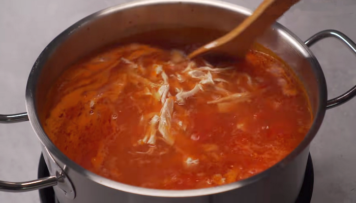 Томатный суп с курицей томатной пастой рисом и картошкой